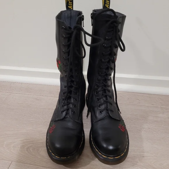 Dr Martens Womens Boots EU37 UK4 US6 Vonda Embroidered Red Roses 14 eyelet Black - Picture 4 of 16